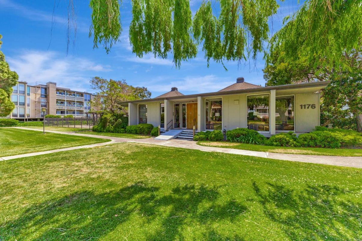 Backyard, Exterior, Facade, Ranch