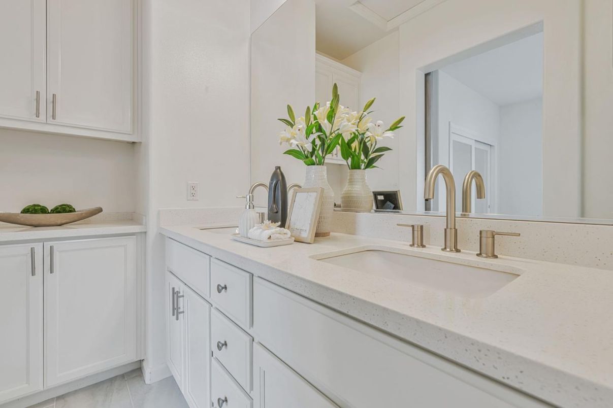 Bathroom, Dual Sink Vanities, Interior