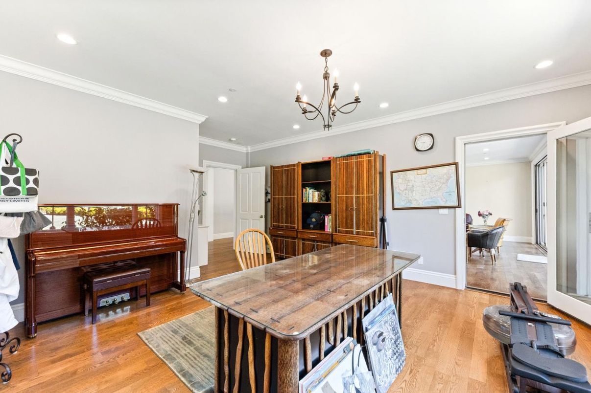 Chandelier, Dining room, Interior, Piano, Recessed Lighting, Wood Texture Flooring
