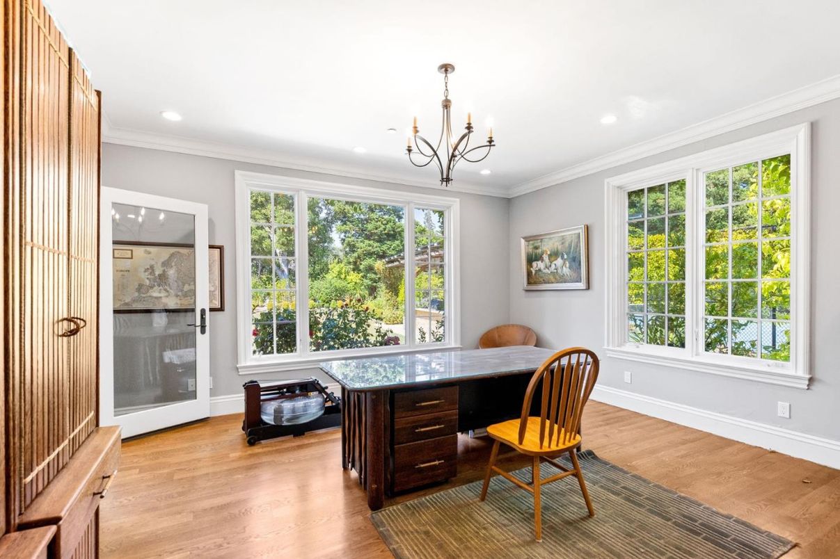 Chandelier, Dining room, Interior, Recessed Lighting, Wood Texture Flooring