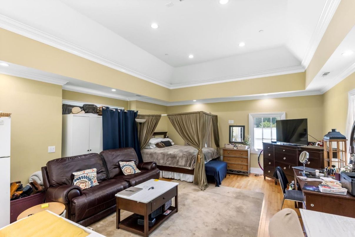 Bedroom, Interior, Living room, Recessed Lighting, Wood Texture Flooring