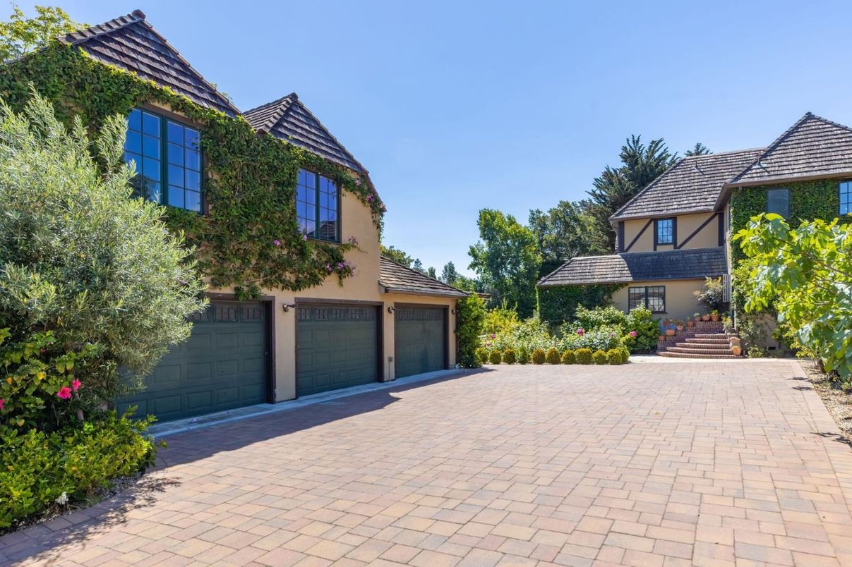 Attached, Exterior, Facade, Tudor Revival
