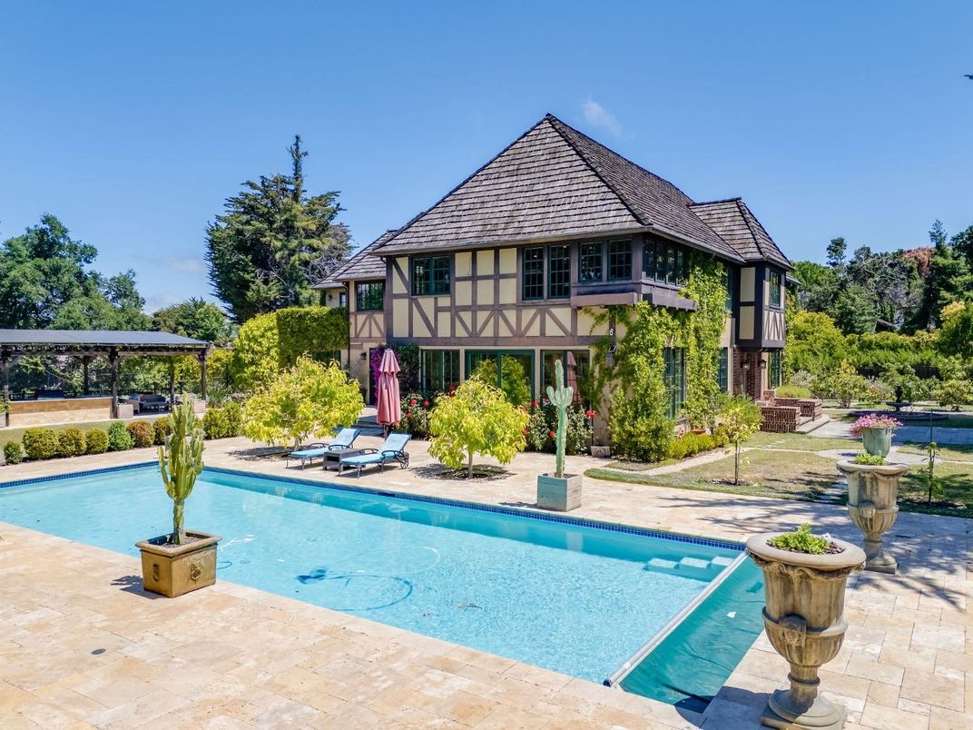 Exterior, Pool