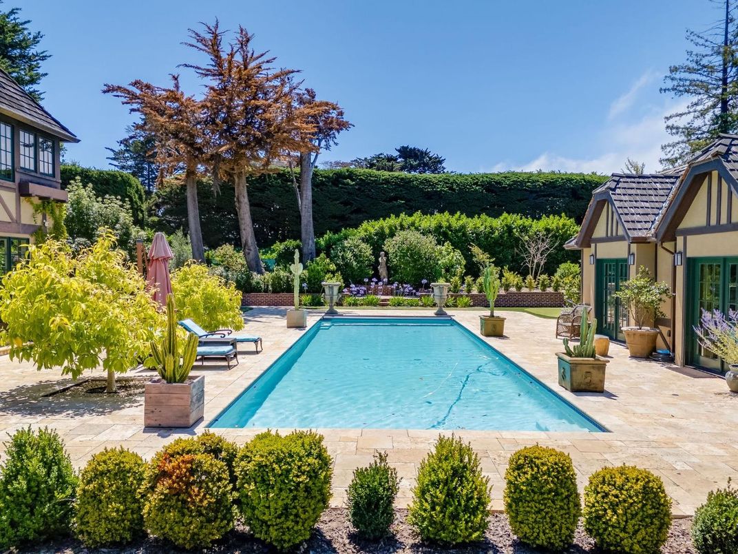 Exterior, Pool