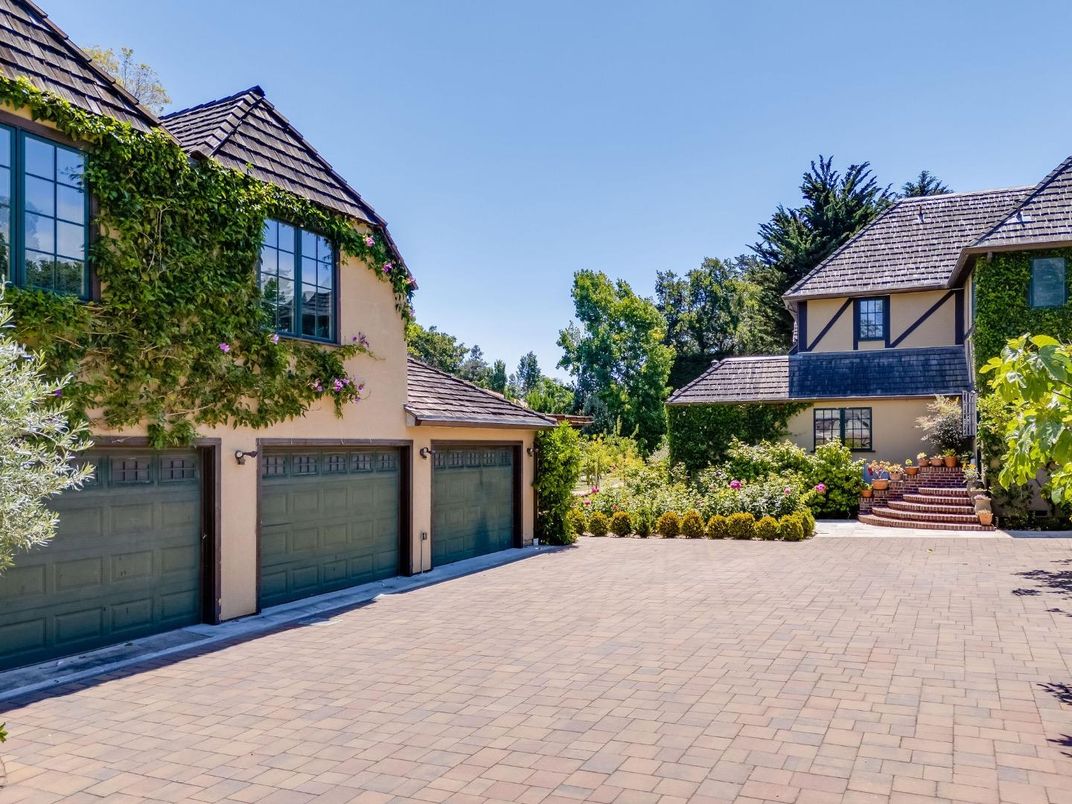 Attached, Exterior, Facade, Tudor Revival