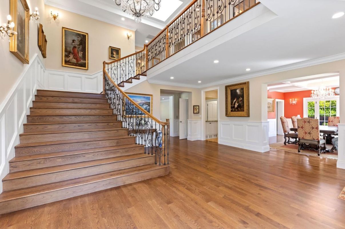 Chandelier, Dining room, Interior, Recessed Lighting, Wood Texture Flooring