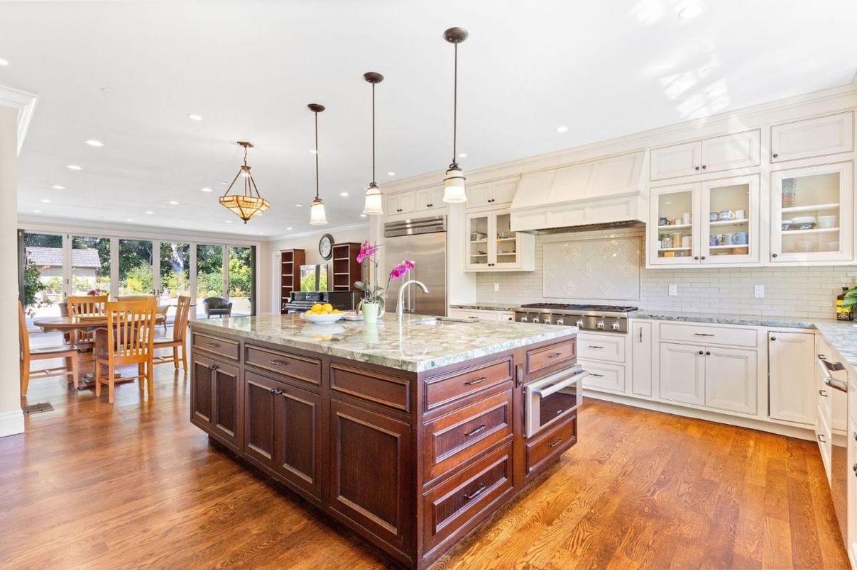Dining room, Interior, Kitchen, Pendant Lights, Recessed Lighting, Stainless Steel Appliances, Wood Texture Flooring