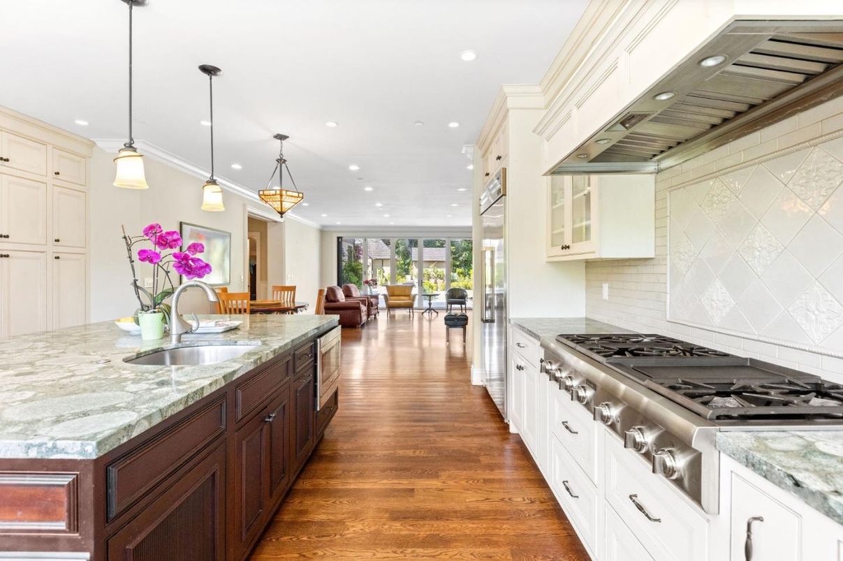 Interior, Kitchen, Living room, Pendant Lights, Recessed Lighting, Stainless Steel Appliances, Wood Texture Flooring