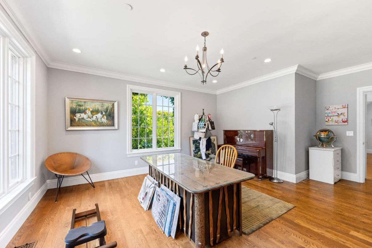 Chandelier, Dining room, Interior, Piano, Recessed Lighting, Wood Texture Flooring