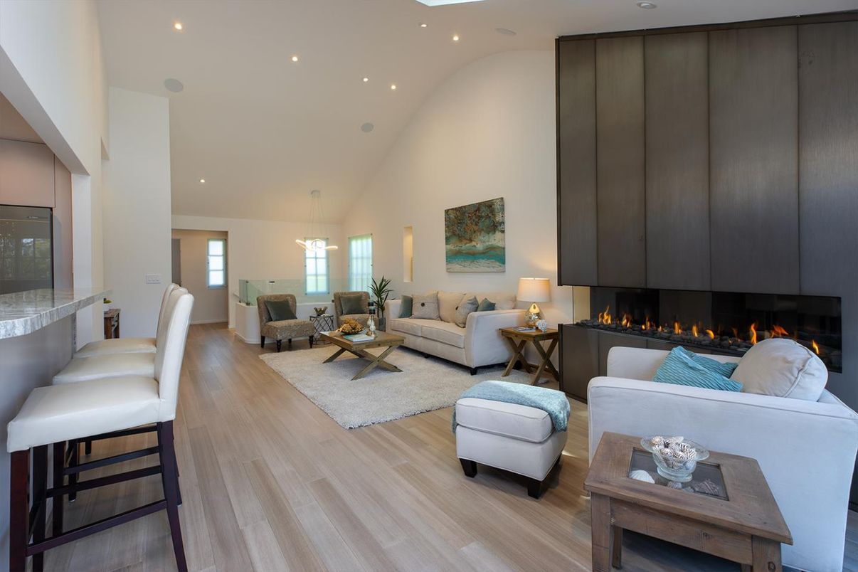 Fireplace, Interior, Living room, Pendant Lights, Recessed Lighting, Wood Texture Flooring