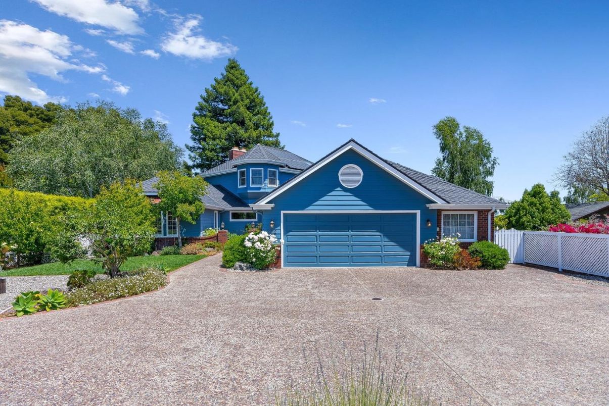 Attached, Exterior, Facade, Ranch