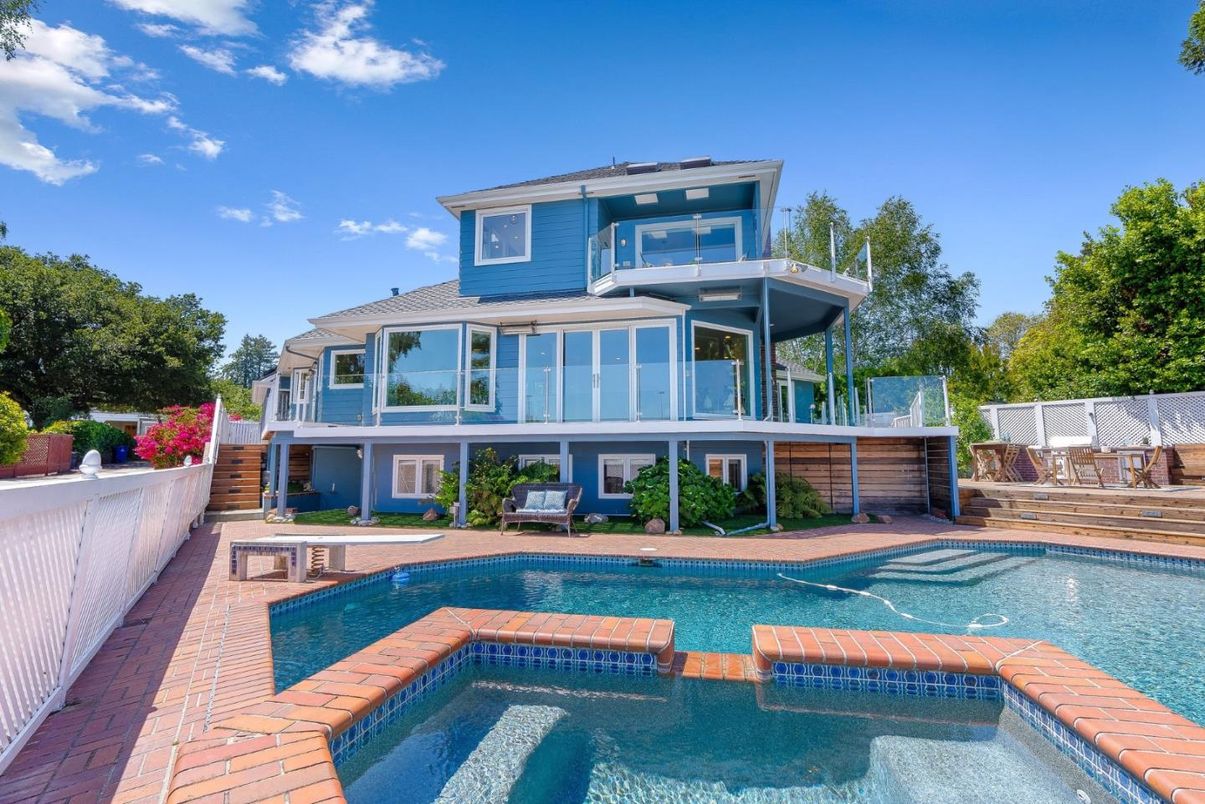 Exterior, Pool