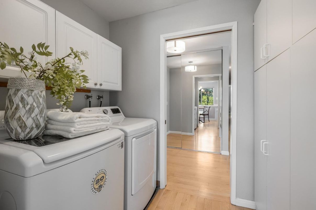 Interior, Washer, Wood Texture Flooring