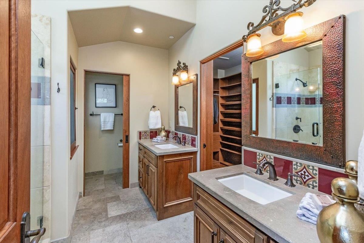Bathroom, Dual Sink Vanities, Interior, Recessed Lighting