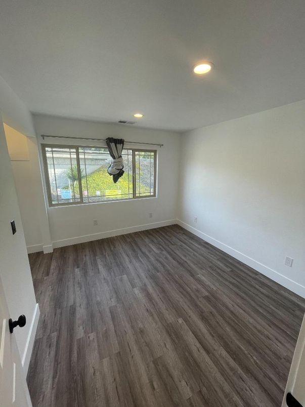 Empty room, Interior, Recessed Lighting, Wood Texture Flooring