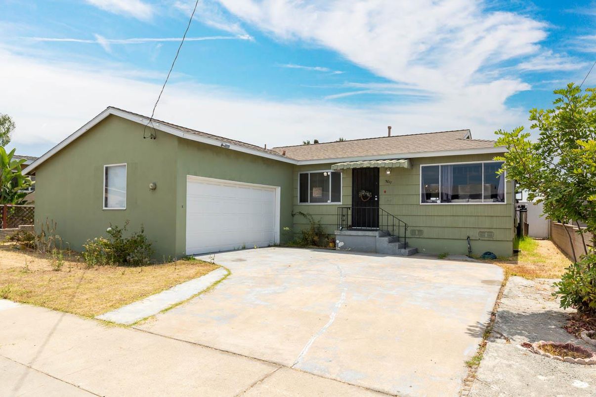 Attached, Exterior, Facade, Ranch