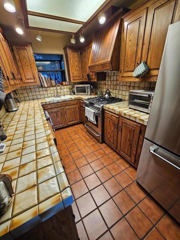 Interior, Kitchen, Recessed Lighting, Tile Countertops