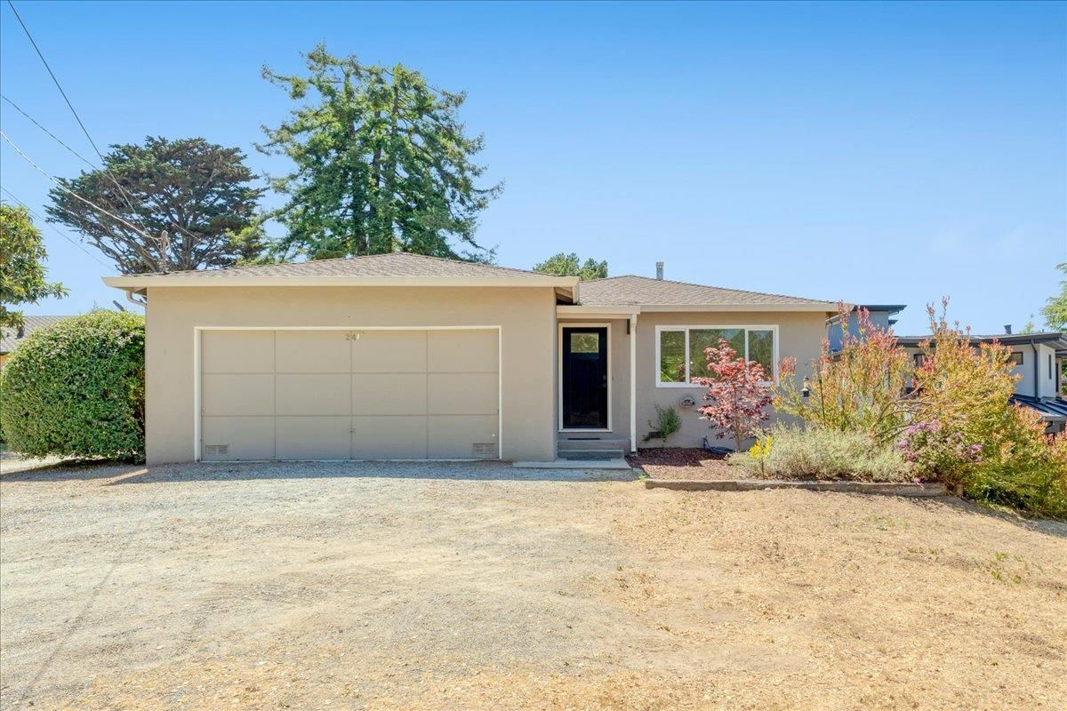 Attached, Exterior, Facade, Ranch