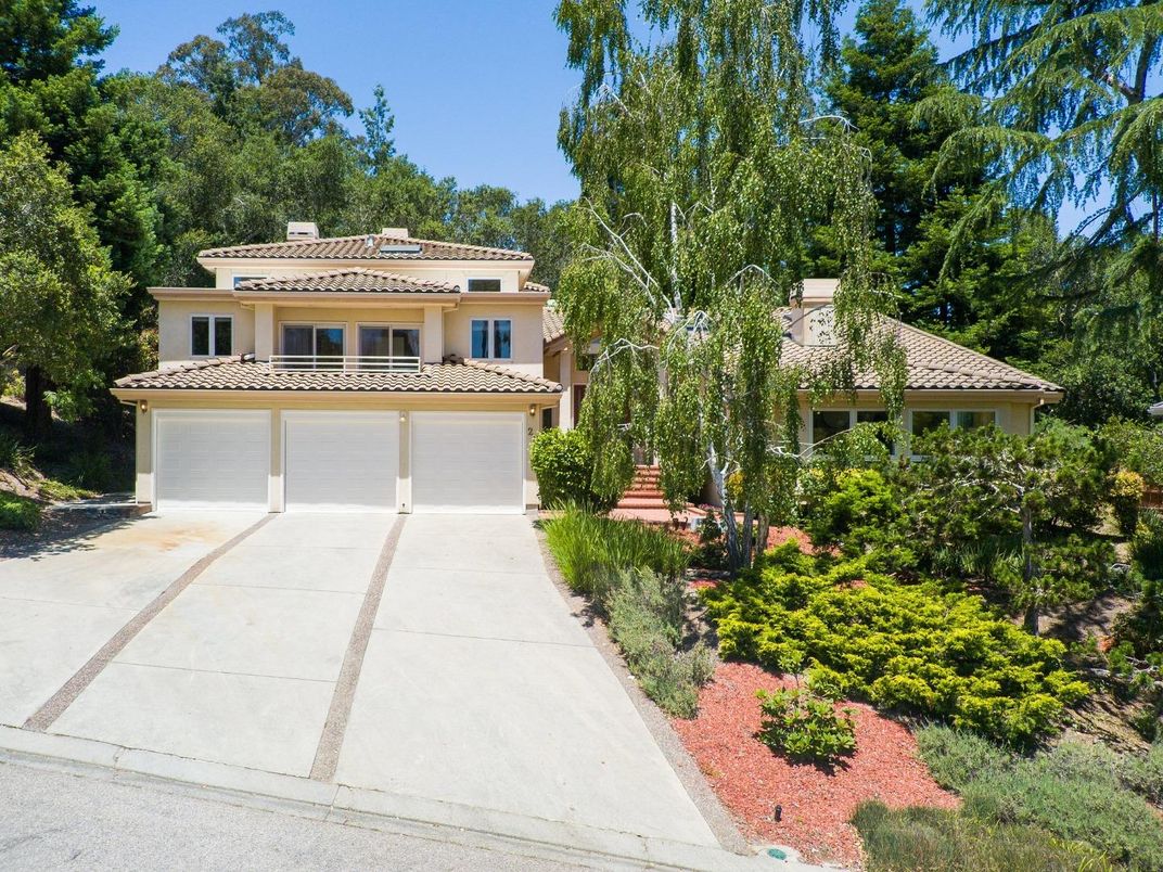 Attached, Exterior, Facade, Mediterranean