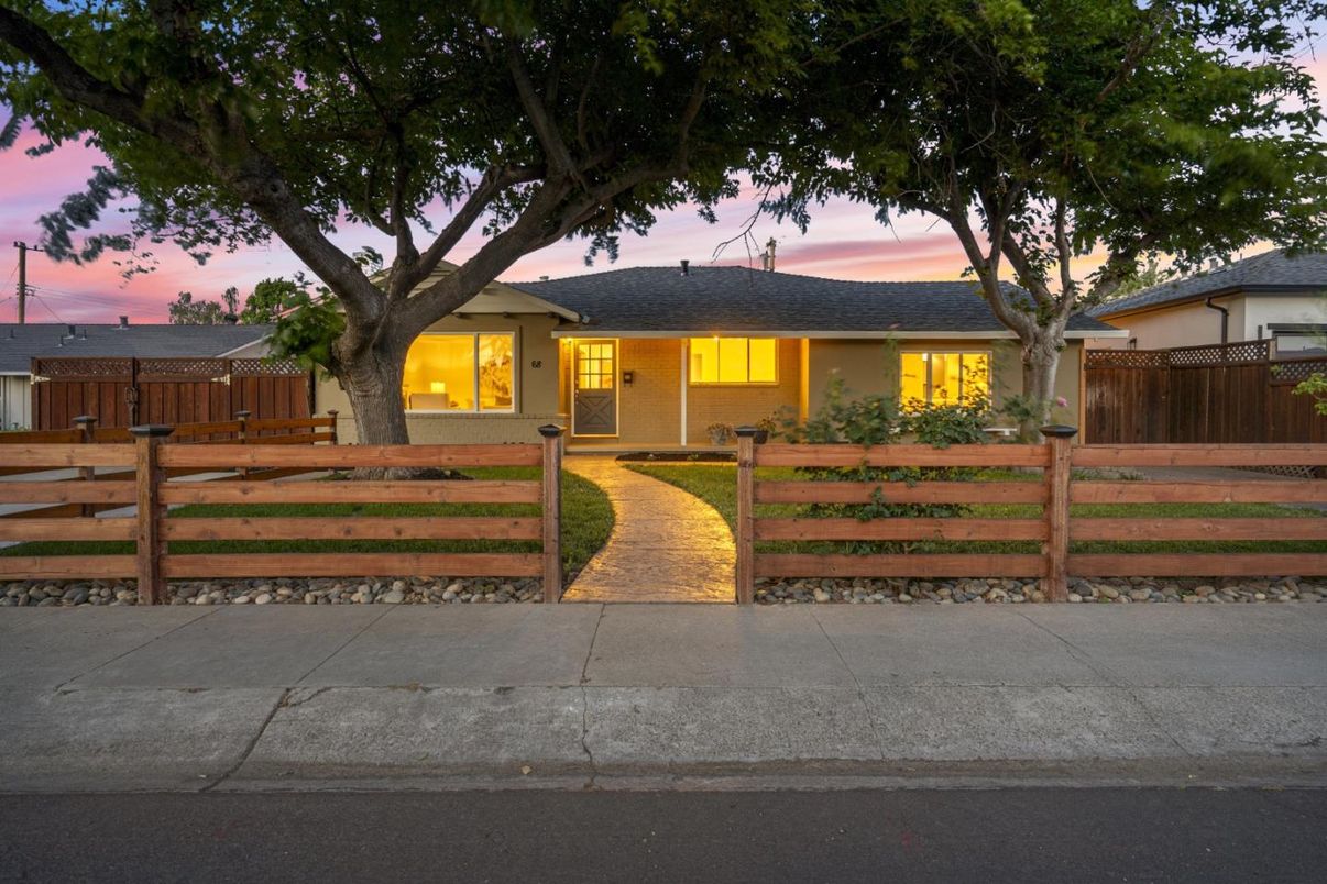 Backyard, Exterior, Facade, Ranch