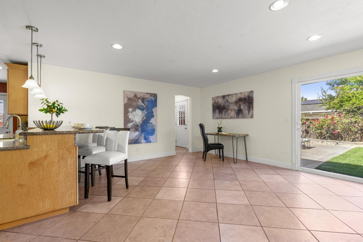 Dining room, Interior, Pendant Lights, Recessed Lighting