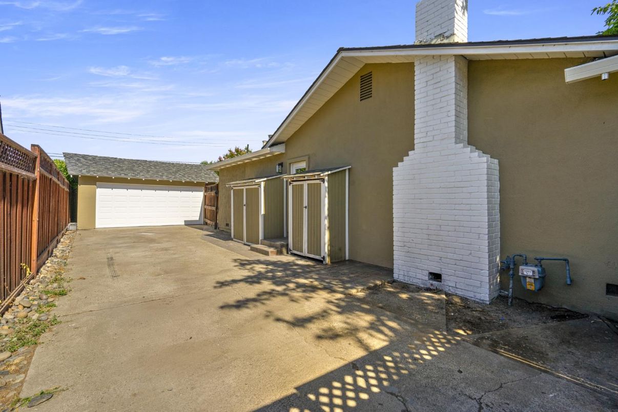 Detached Garage, Exterior