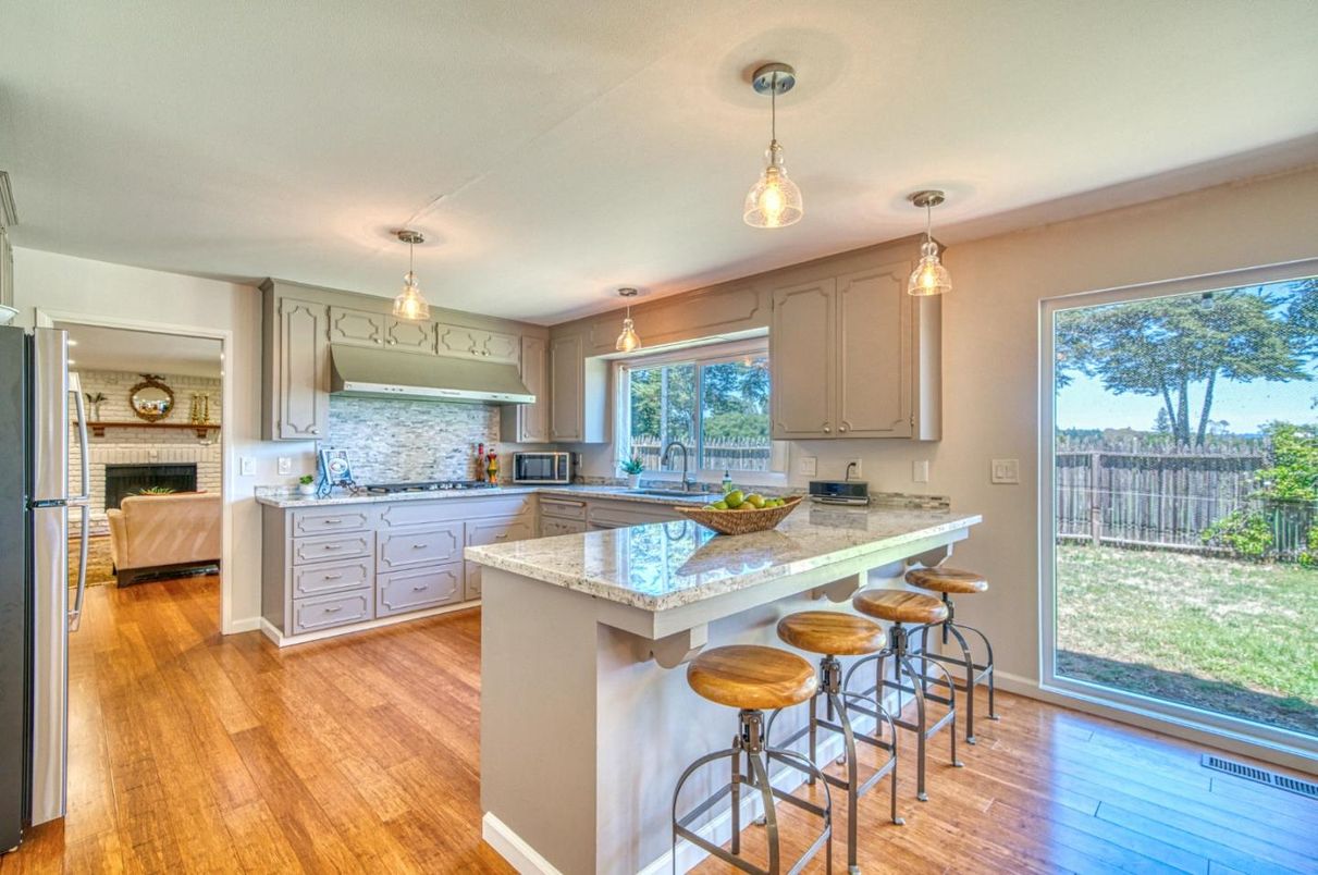 Interior, Kitchen, Pendant Lights, Wood Texture Flooring