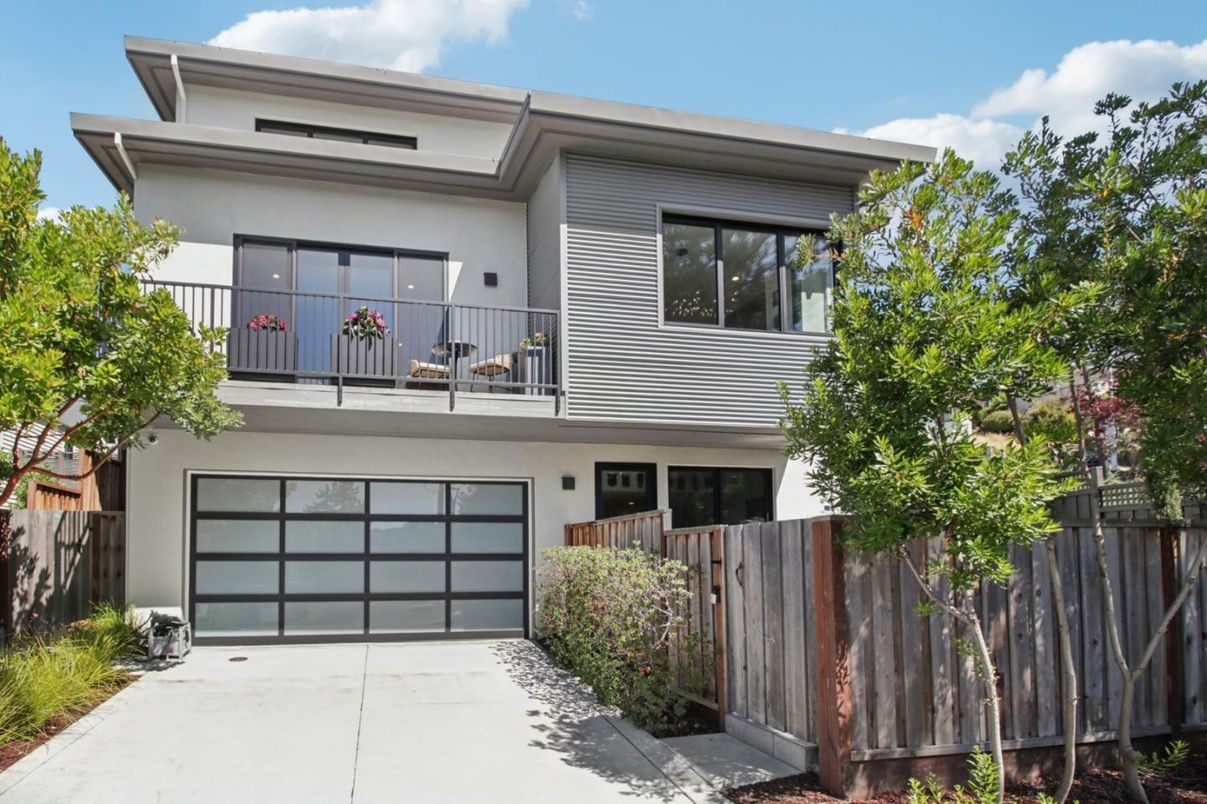 Attached, Exterior, Facade, Modern