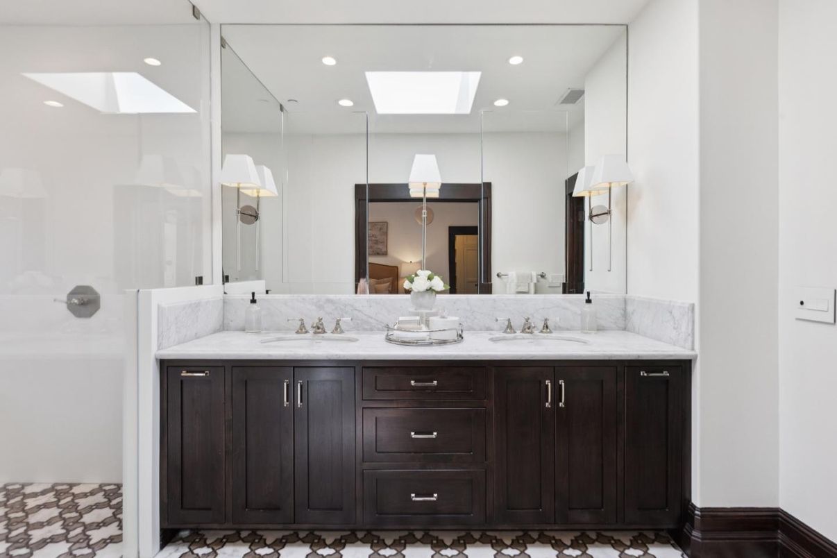 Bathroom, Dual Sink Vanities, Interior, Recessed Lighting