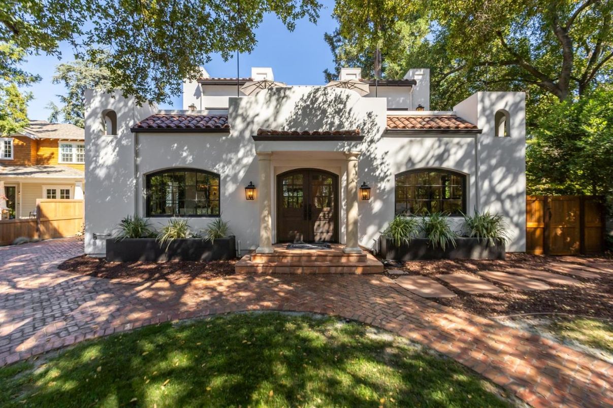 Exterior, Facade, Spanish Mediterranean
