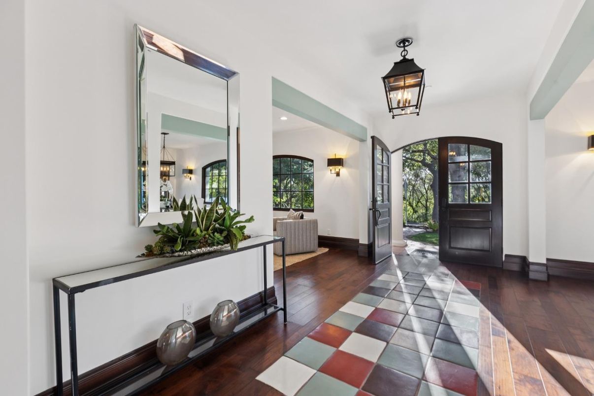 Interior, Pendant Lights, Recessed Lighting, Wood Texture Flooring