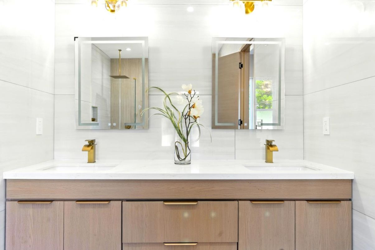 Bathroom, Dual Sink Vanities, Interior