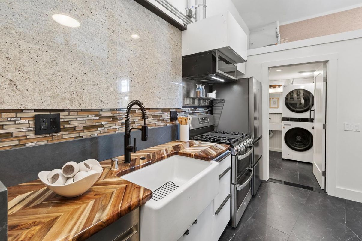 Interior, Kitchen, Recessed Lighting, Washer