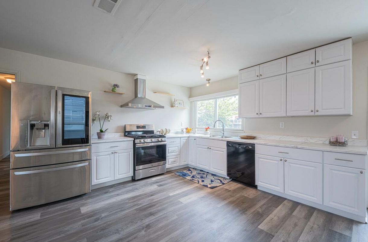 Interior, Kitchen, Stainless Steel Appliances, Wood Texture Flooring