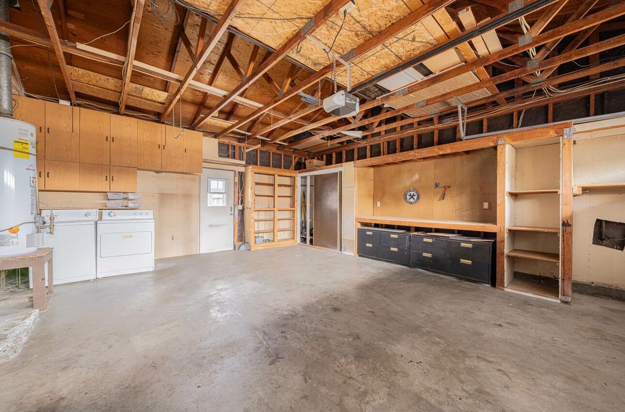 Interior, Washer, Wooden Beams, Wooden Ceilings