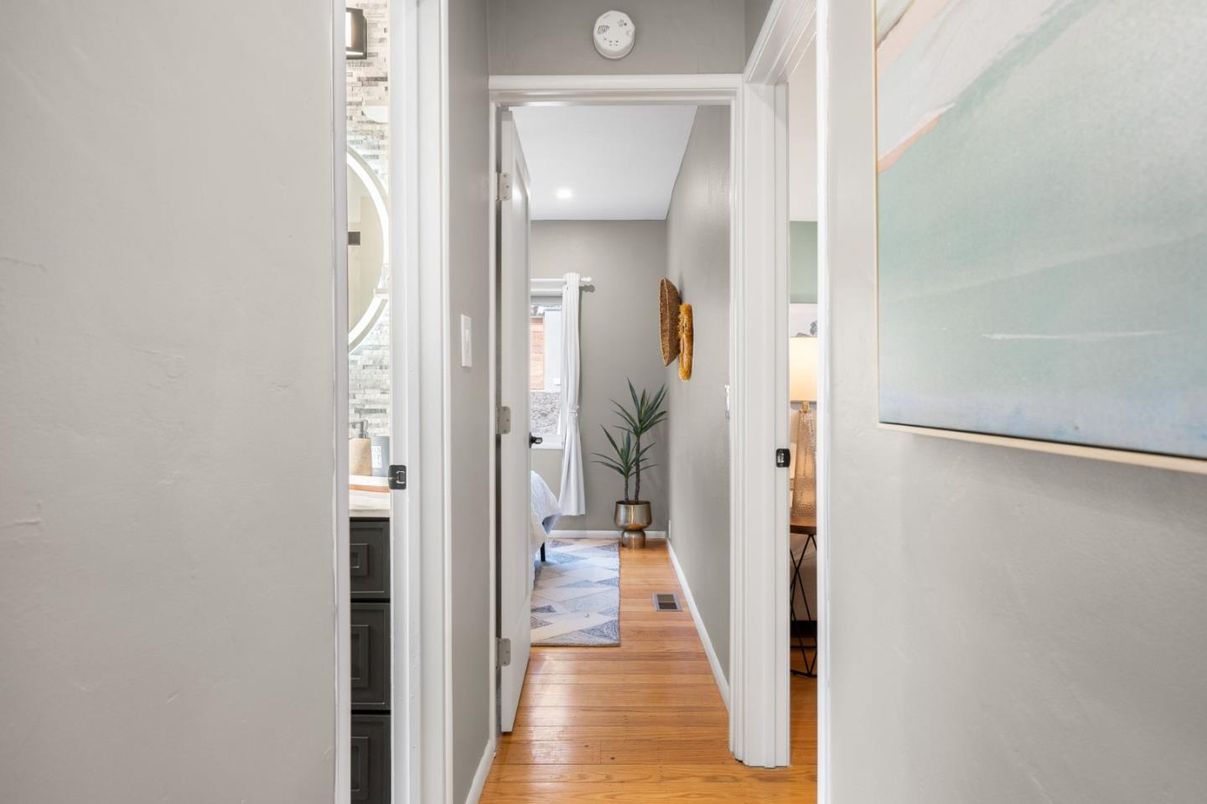Interior, Recessed Lighting, Wood Texture Flooring