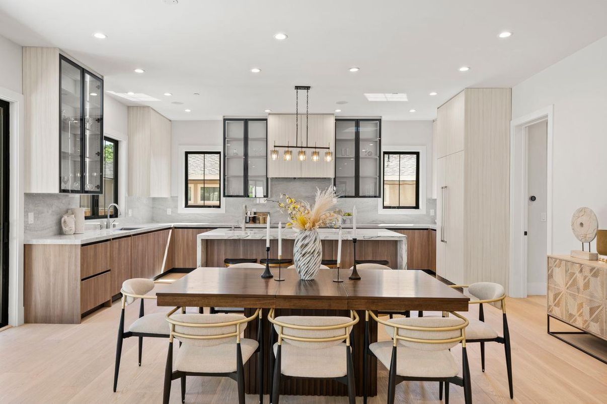 Dining room, Interior, Kitchen, Pendant Lights, Recessed Lighting, Stainless Steel Appliances, Wood Texture Flooring