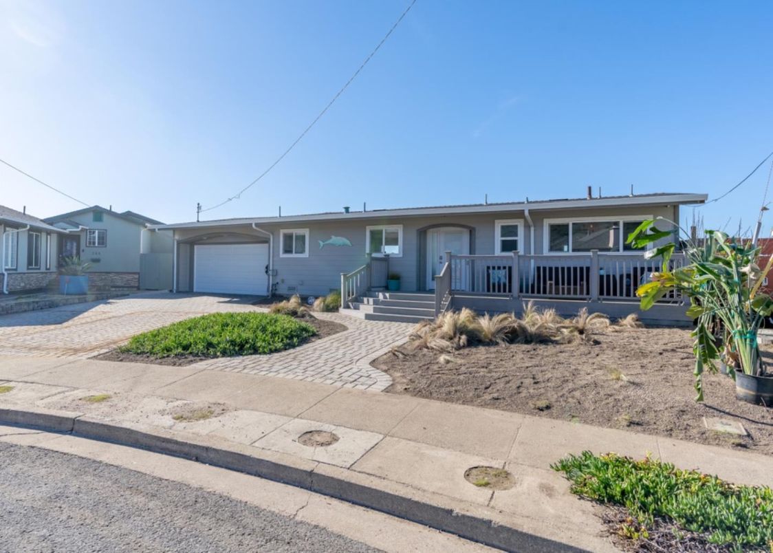 Attached, Exterior, Facade, Ranch
