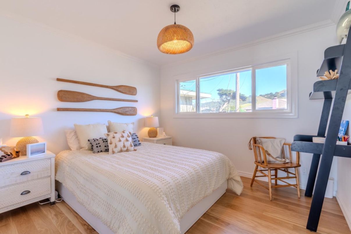 Bedroom, Interior, Pendant Lights, Wood Texture Flooring