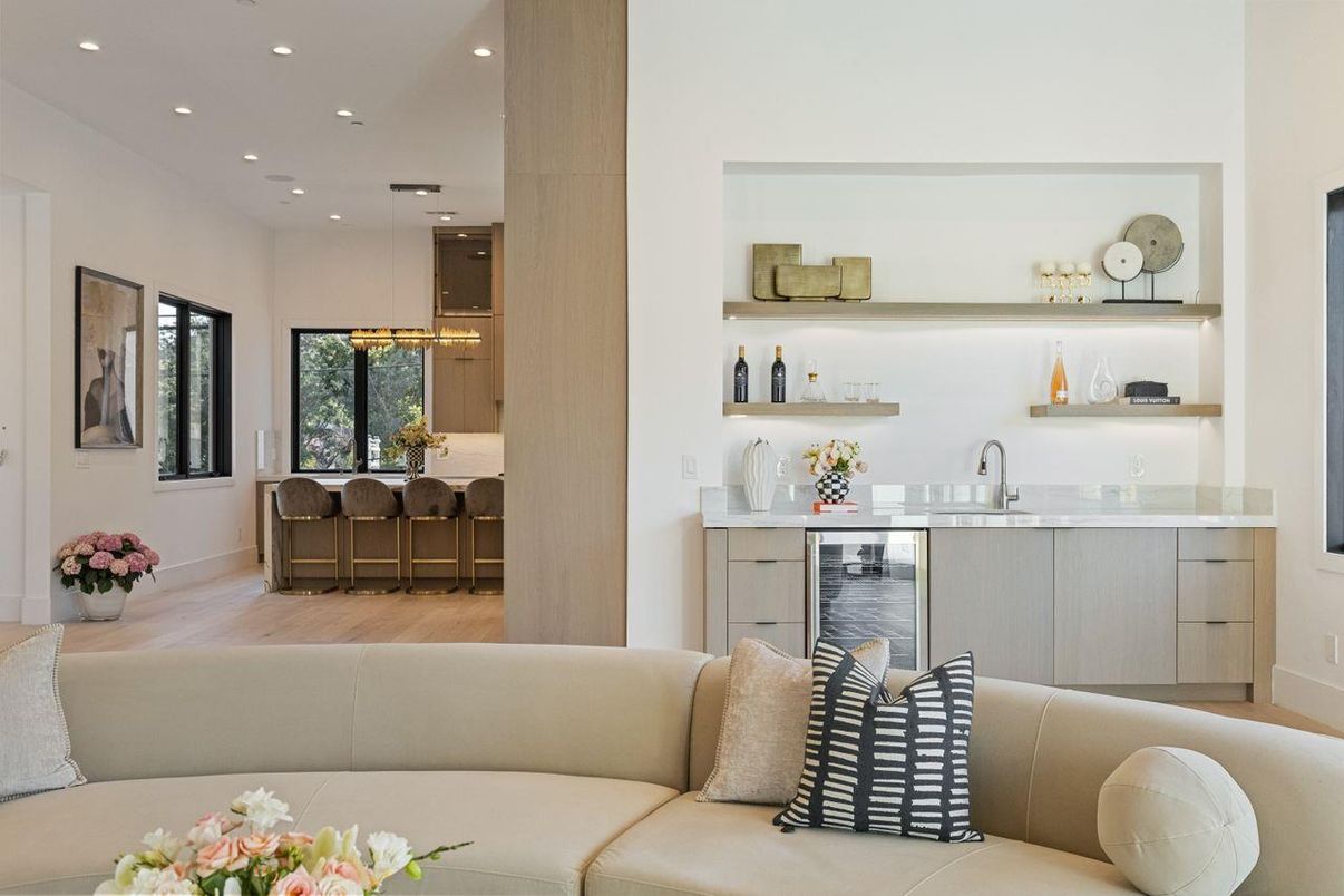 Interior, Living room, Pendant Lights, Recessed Lighting, Wood Texture Flooring