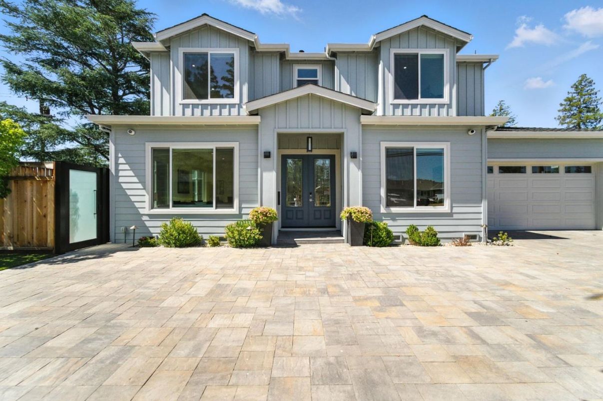 Attached, Exterior, Facade, Farmhouse