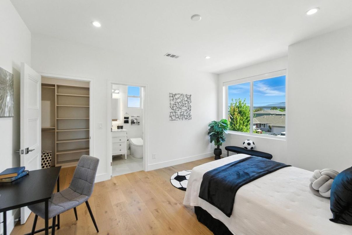 Bathroom, Bedroom, Interior, Recessed Lighting, Wood Texture Flooring