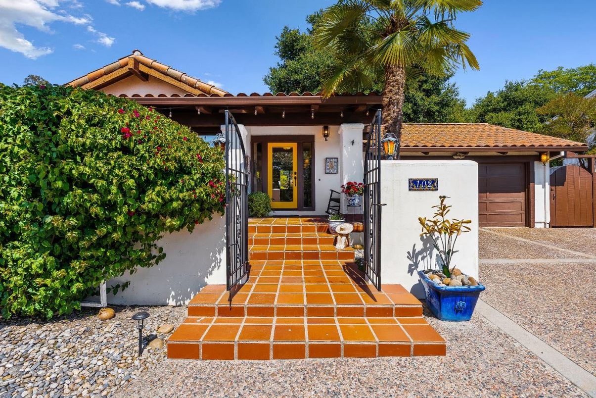 Detached Garage, Exterior