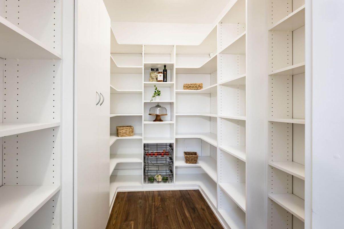 Interior, Walk-in Closets, Wood Texture Flooring