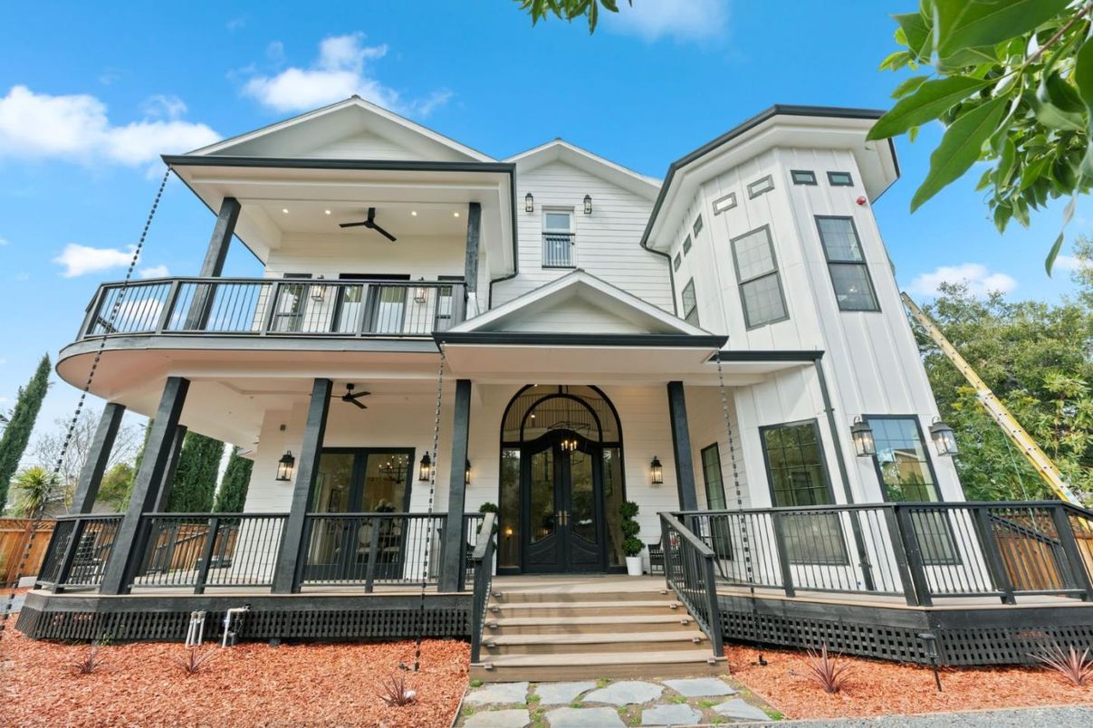 Exterior, Facade, Farmhouse