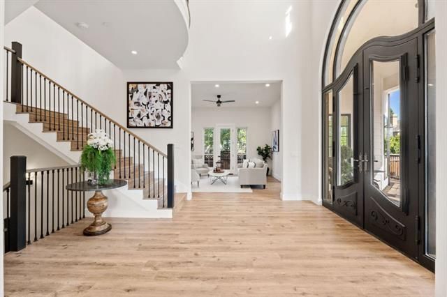 Interior, Recessed Lighting, Wood Texture Flooring