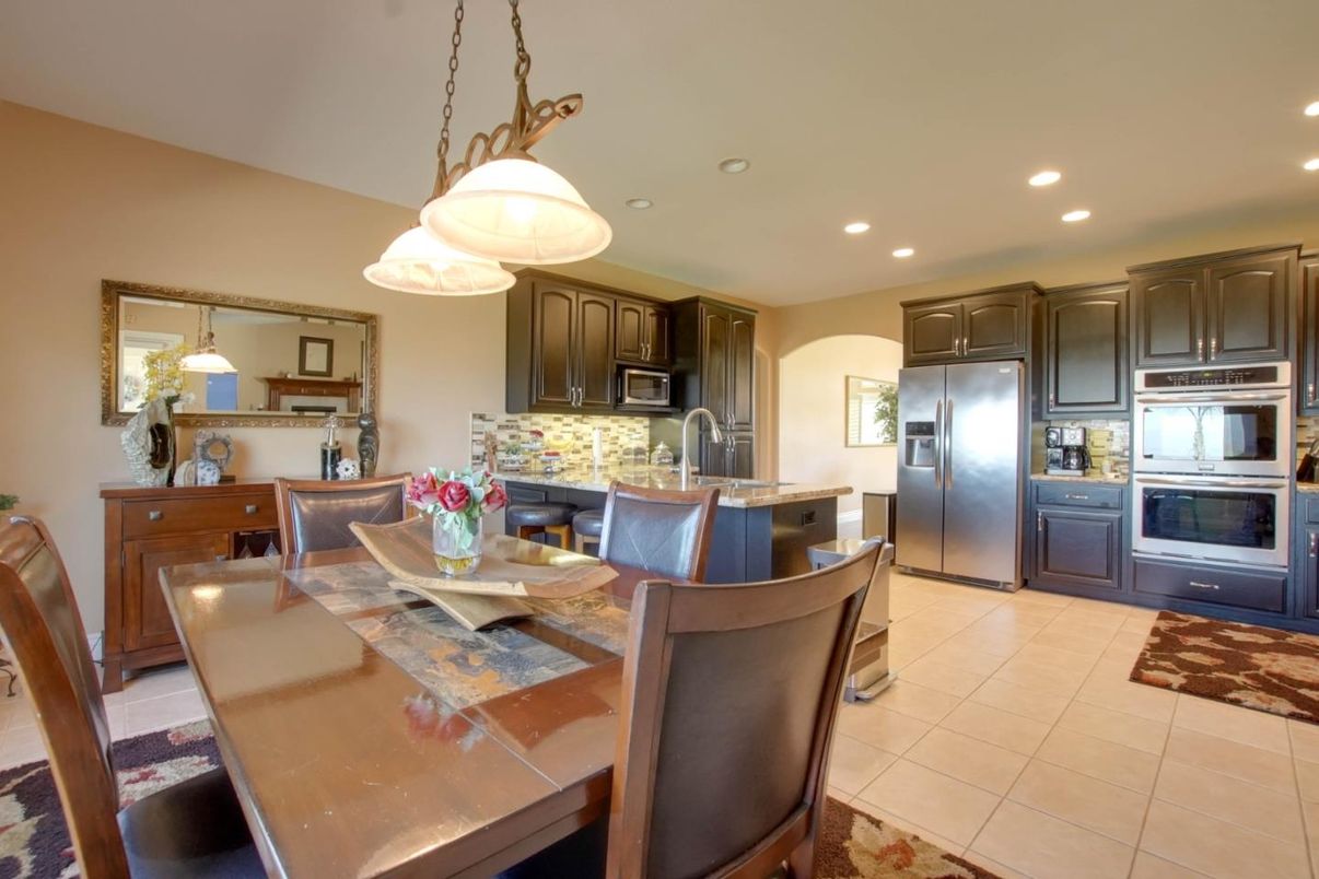 Dining room, Interior, Kitchen, Pendant Lights, Recessed Lighting, Stainless Steel Appliances