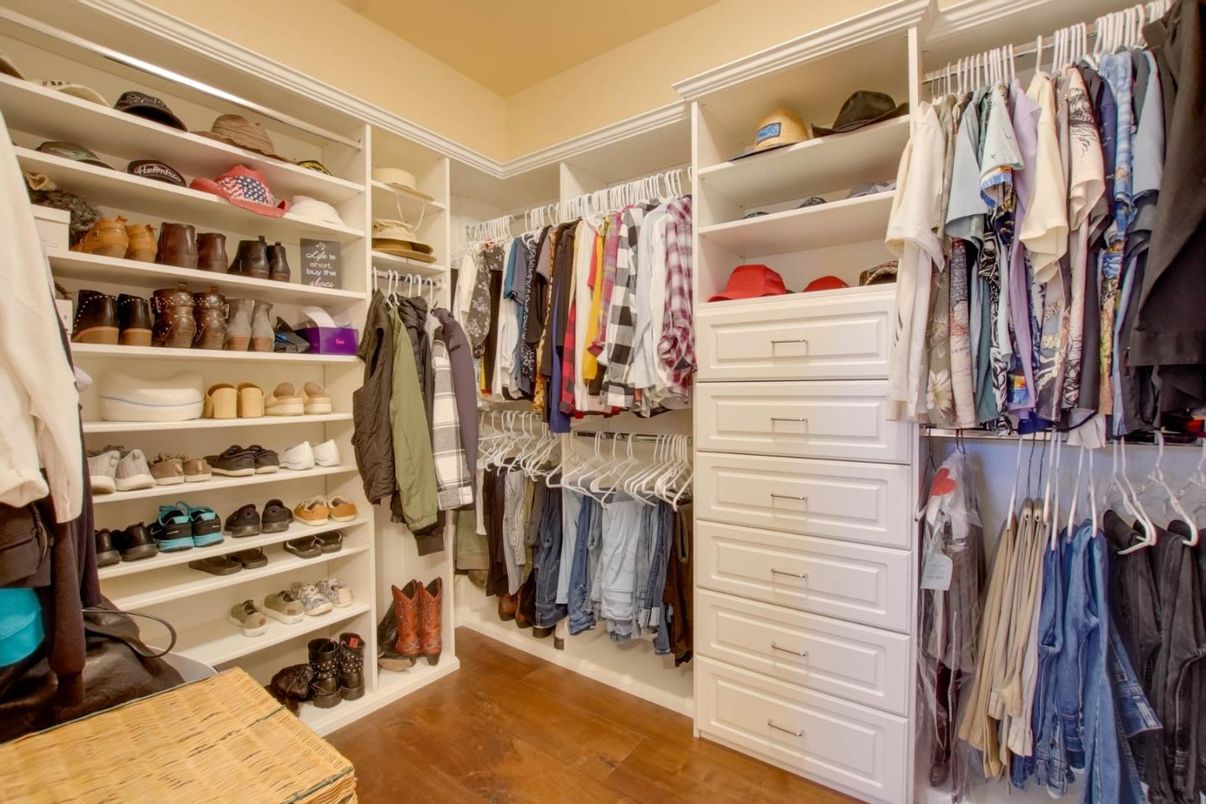 Interior, Walk-in Closets, Wood Texture Flooring