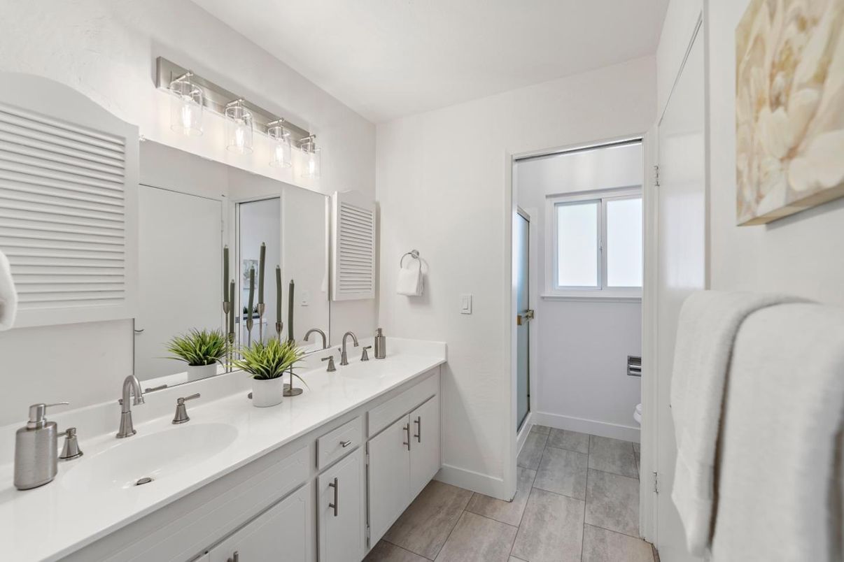 Bathroom, Dual Sink Vanities, Interior