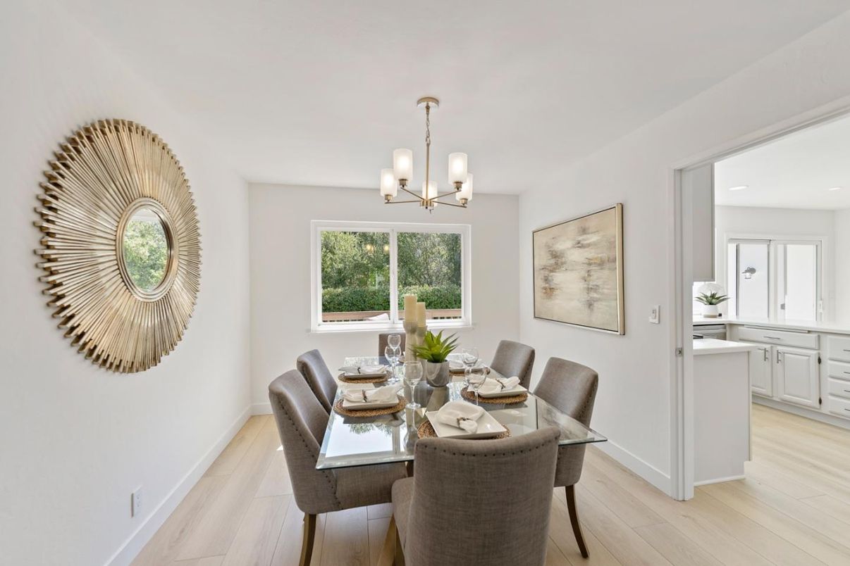 Chandelier, Dining room, Interior, Recessed Lighting, Wood Texture Flooring